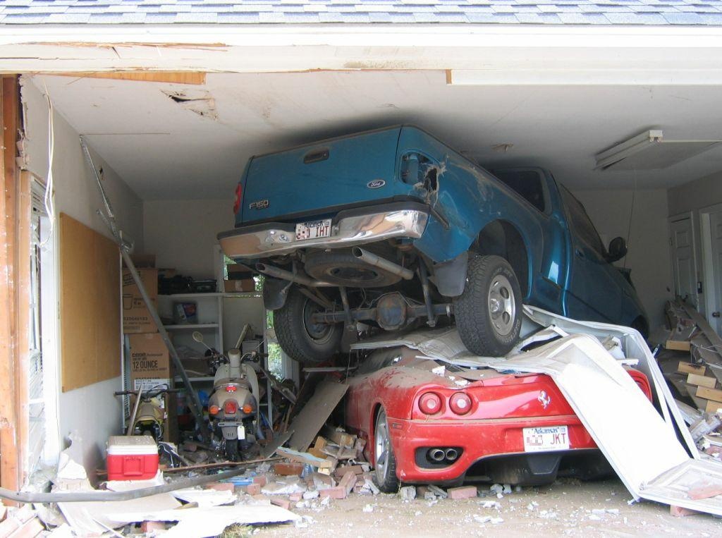 horrendous-crash-in-garage.jpg
